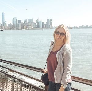 Meet your Posher, Emily